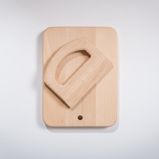 Messer mit Schneidebrett aus Holz zum Greifen
